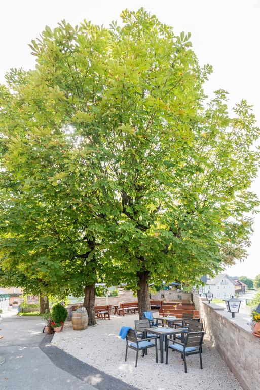 Kirchenwirt Irrsdorf Familie Schinwald Hotel Strasswalchen Bagian luar foto